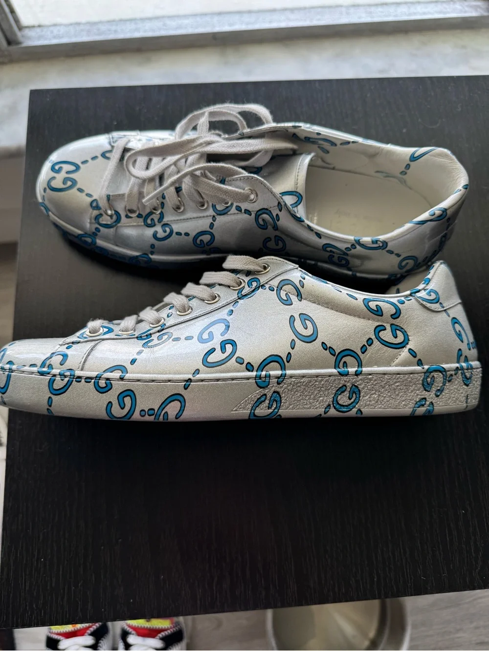 Gucci Ghost Ace GG Print Leather Sneakers Silver/Blue – Men’s US 8.5 (EU 42)